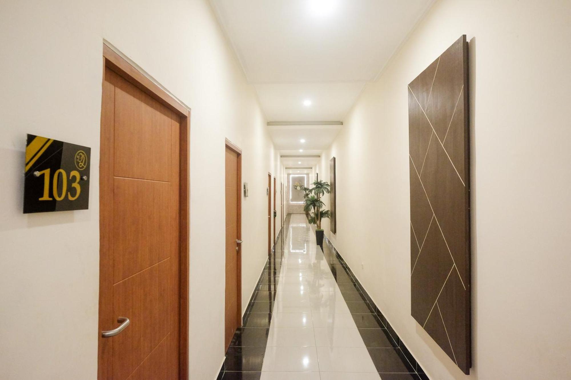 Urbanview Dj Hotel Tegal (Central Java)