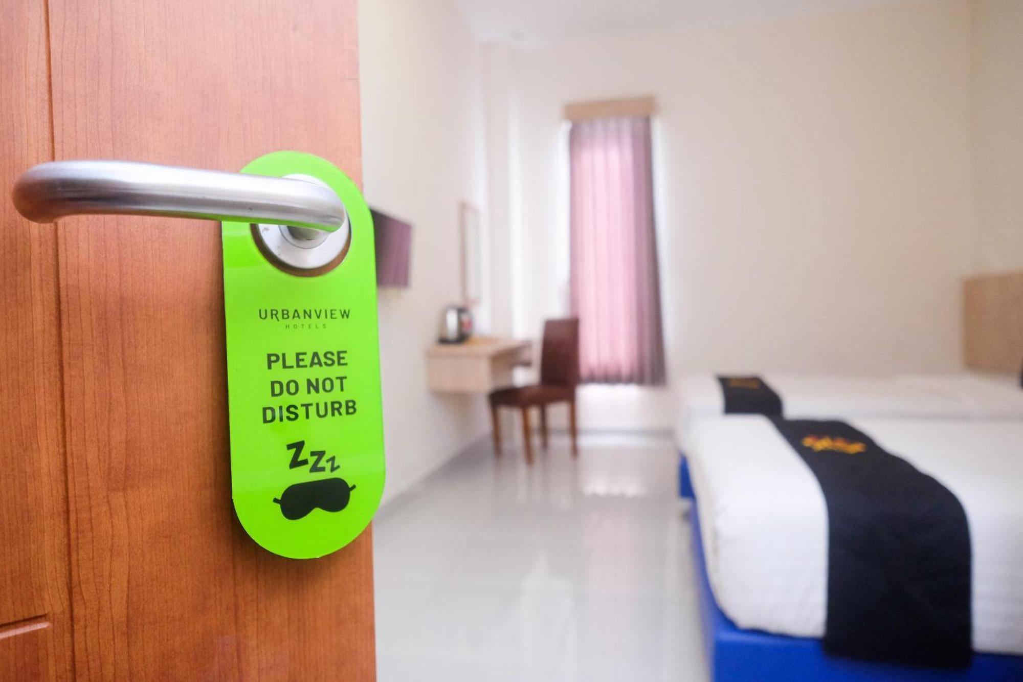 Urbanview Dj Hotel Tegal (Central Java)