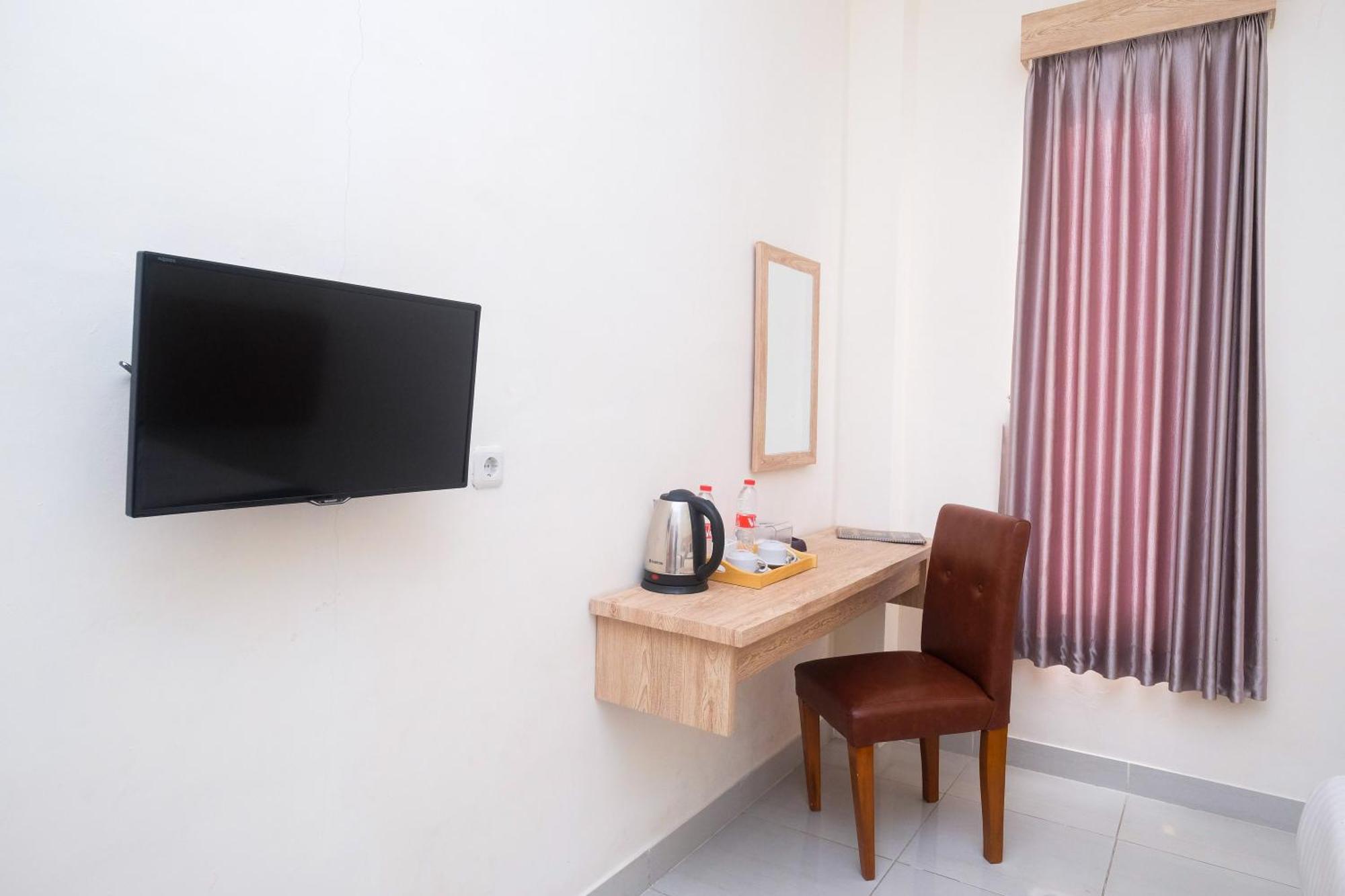 Urbanview Dj Hotel Tegal (Central Java)